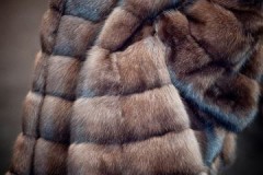 Bagaimana cara membersihkan mink coat di rumah dengan cekap dan halus?